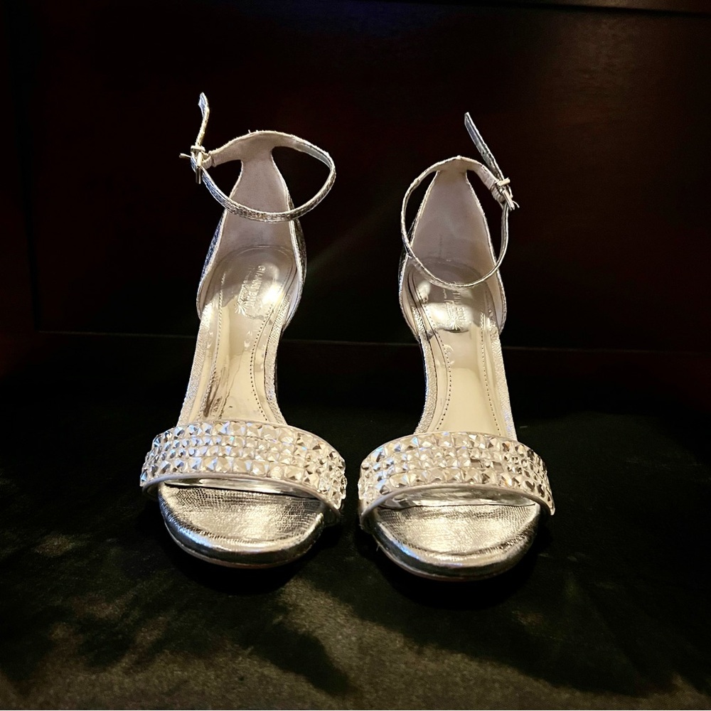 Gianni Bini 6.5 Silver Shoes